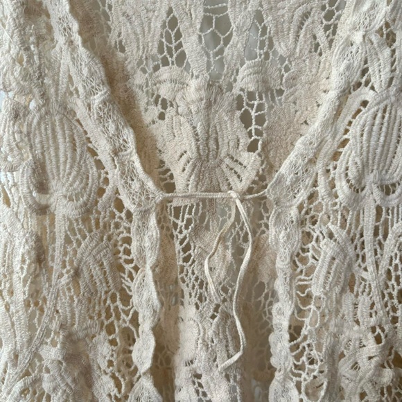 Vintage Lace Cream Crochet Vest - Picture 2 of 4